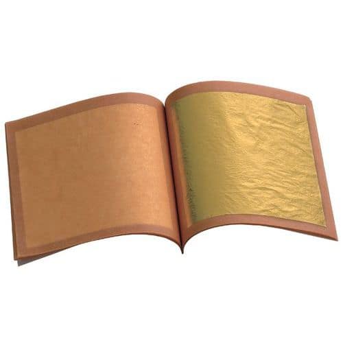 Gouden blad voor de decoratie van desserts met chocolade